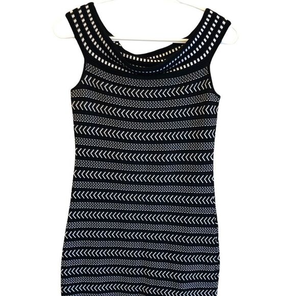 VINCE Camuto Fitted Knit Sleeveless Dress with Rolled Shawl Collar EUC - Picture 1 of 9